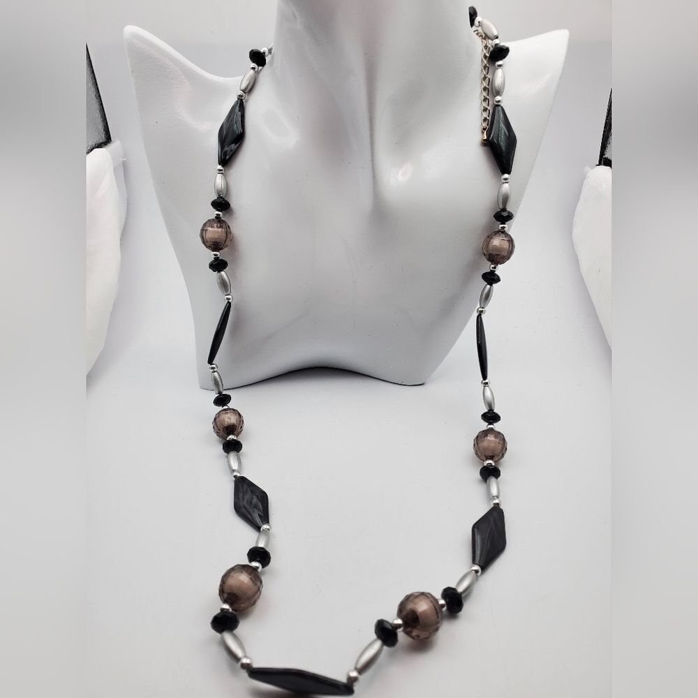 Jester and the queen diamond cut‎ facet beaded necklace ✨️  N1831